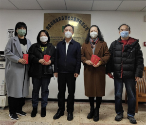 農(nóng)業(yè)集團(tuán)黨委委員、副總經(jīng)理陳根榮慰問(wèn)糧油集團(tuán)困難黨員、困難職工